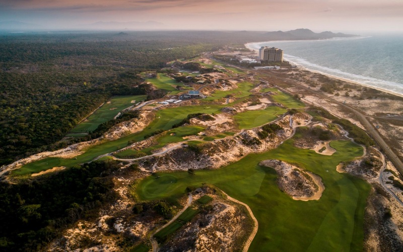Đặc điểm của sân golf The Bluffs Hồ Tràm Strip