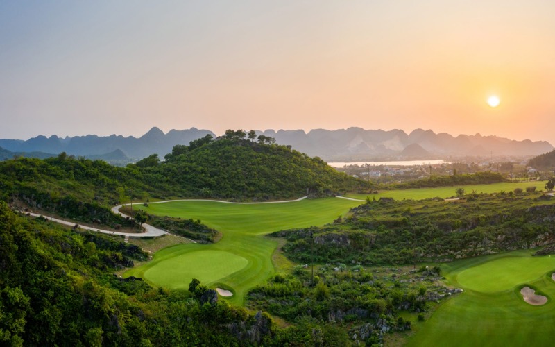 Sân golf Hoàng Gia - sân golf lớn nhất Việt Nam