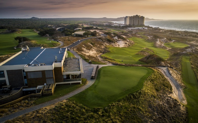 Sân golf 18 lỗ là gì?