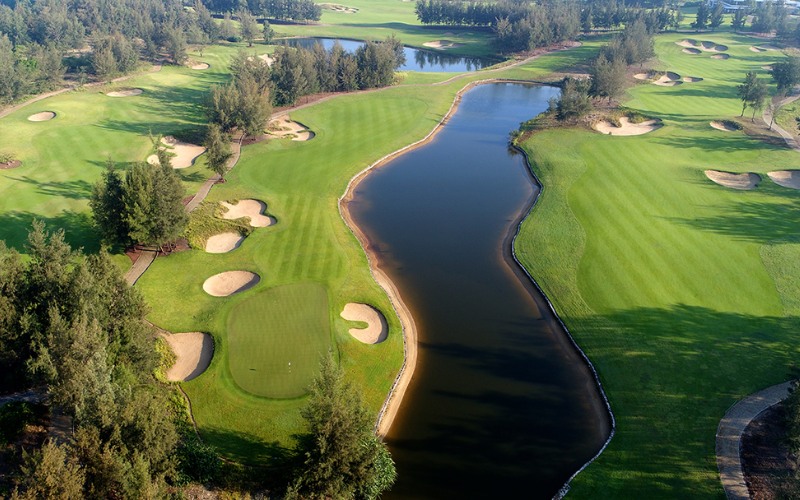 Sân golf 18 lỗ: tiêu chuẩn, luật chơi & gợi ý